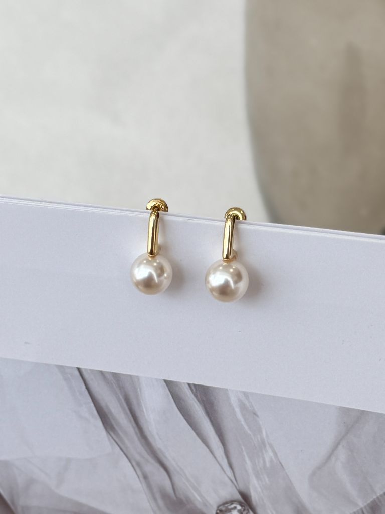 Ye-Jin Single Pearl Drop Earrings
