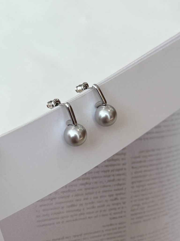 Ye-Jin Single Pearl Drop Earrings