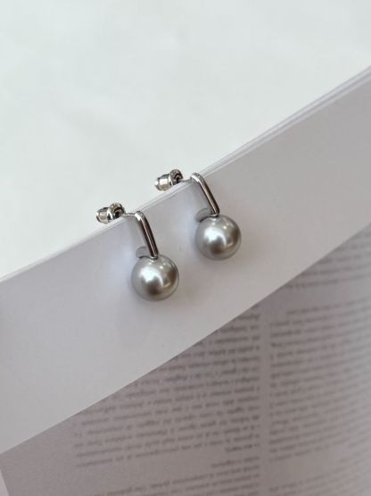 Ye-Jin Single Pearl Drop Earrings