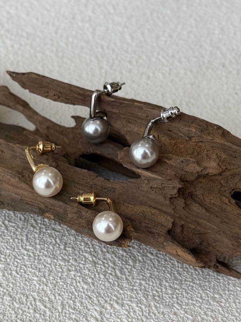 Ye-Jin Single Pearl Drop Earrings
