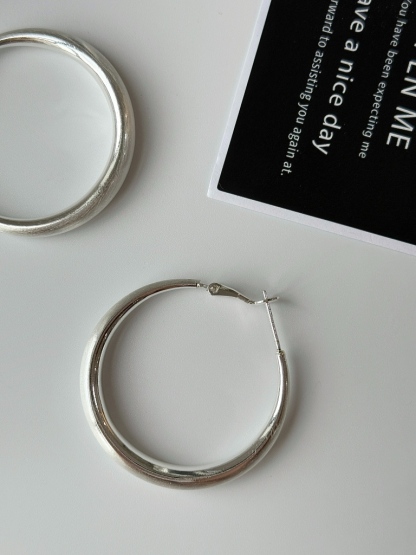Zahra Frosted Hoop Earrings