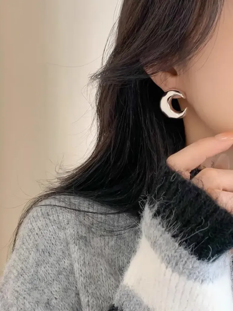 Loo-Na Moon Ear Studs