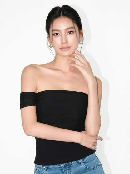 Khloe Asymmetric Shoulder Top