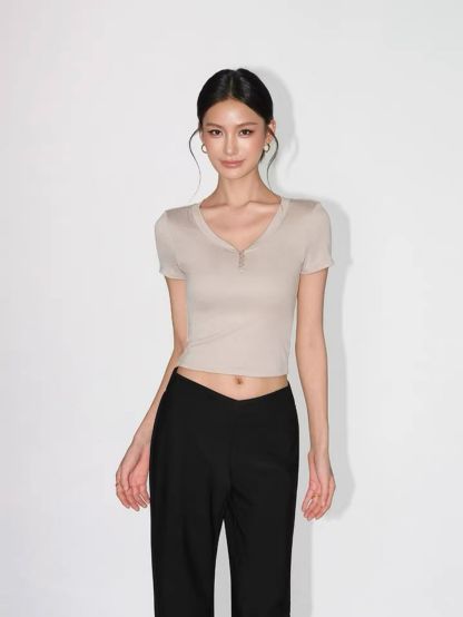 Rubby Buttoned Knit Top