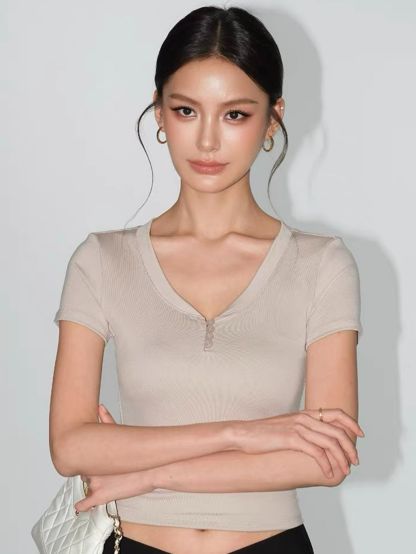 Rubby Buttoned Knit Top