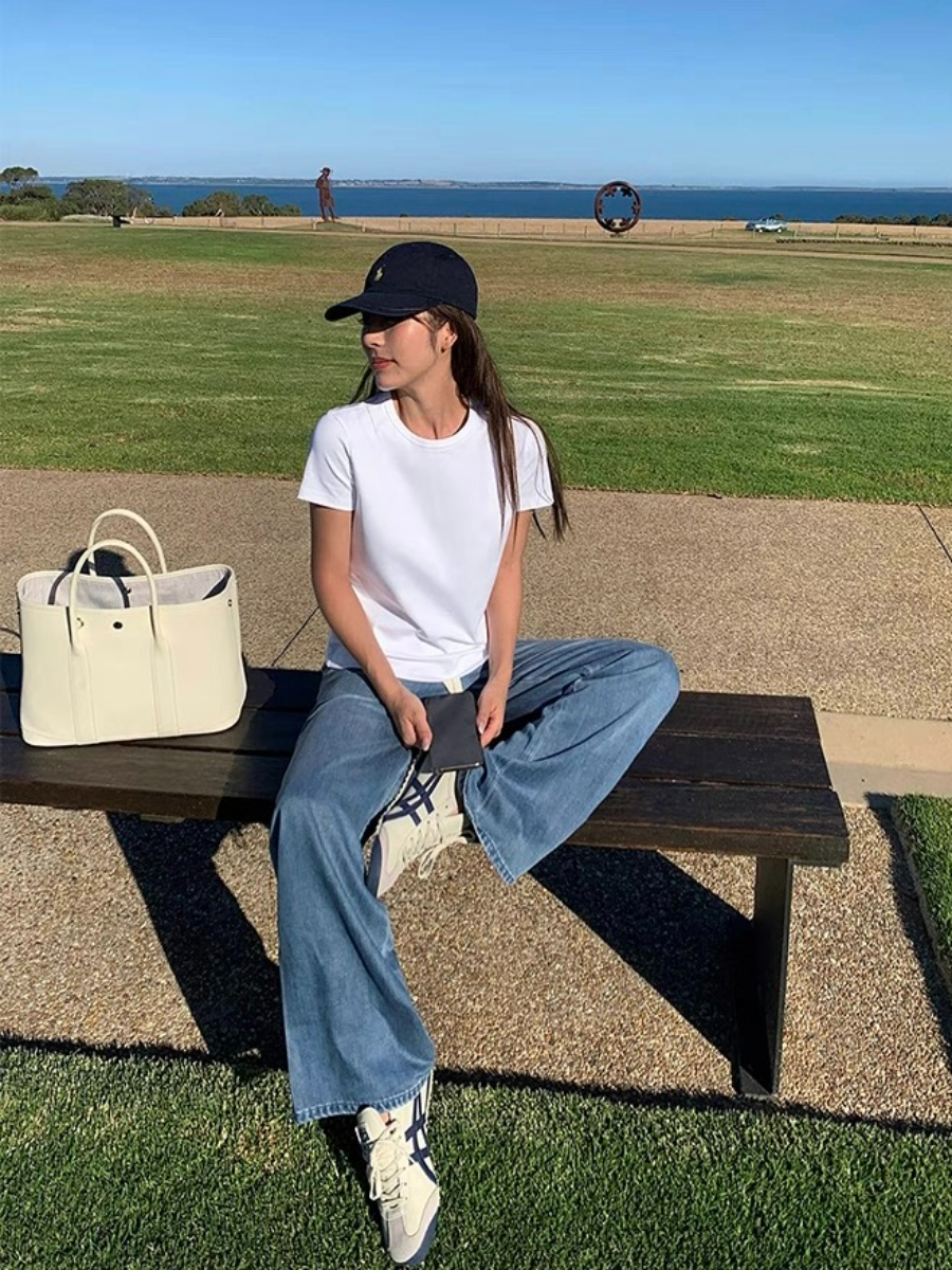 Kira Basic Tee