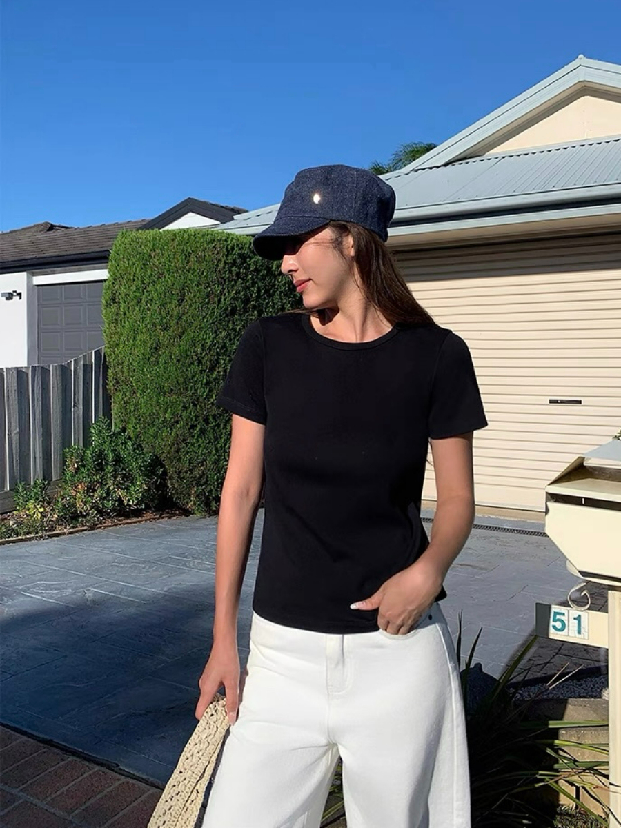 Kira Basic Tee-The Black Bow