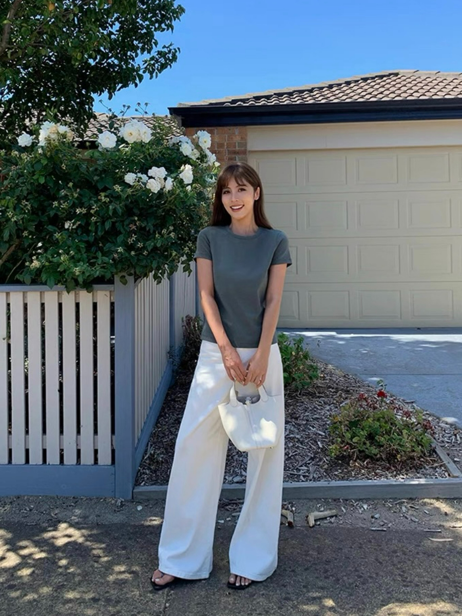 Kira Basic Tee