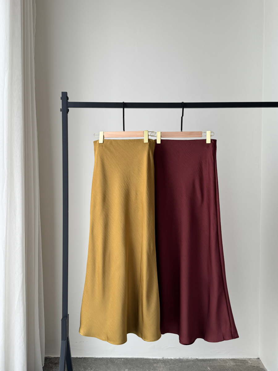 Audrey Textured Satin Bias Cutting Skirt-The Black Bow-