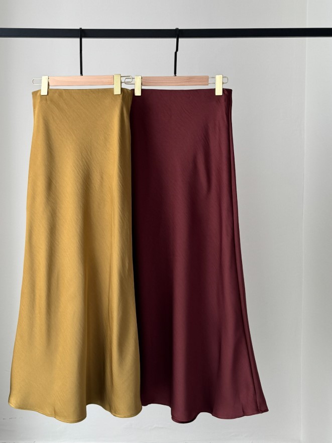 Audrey Textured Satin Bias Cutting Skirt-The Black Bow-