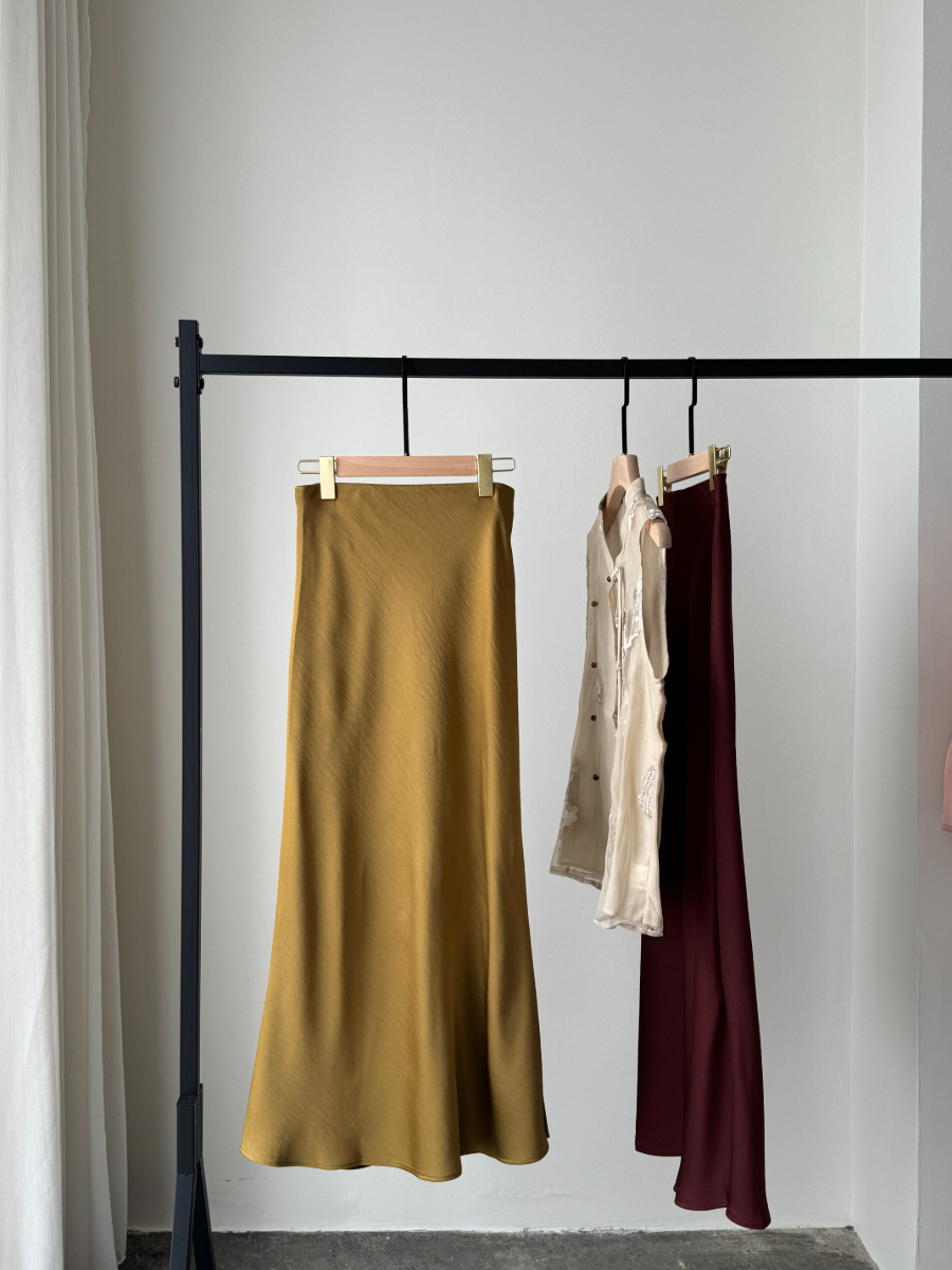 Audrey Textured Satin Bias Cutting Skirt-The Black Bow-