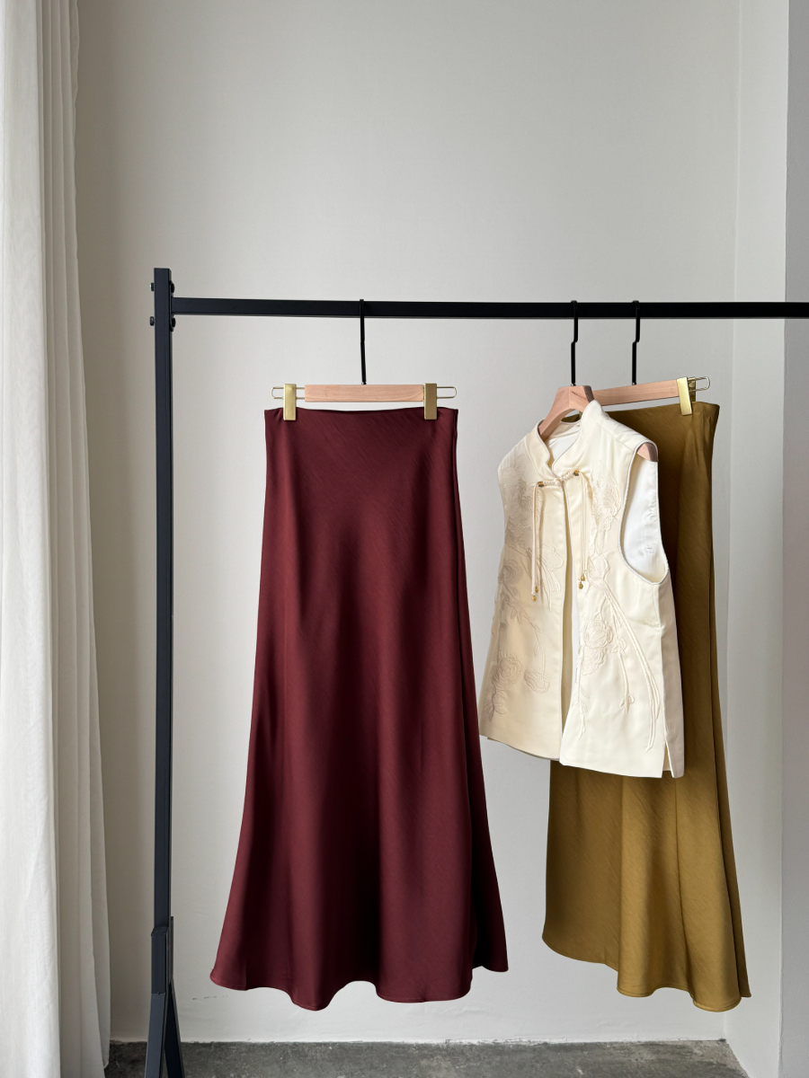 Audrey Textured Satin Bias Cutting Skirt-The Black Bow-