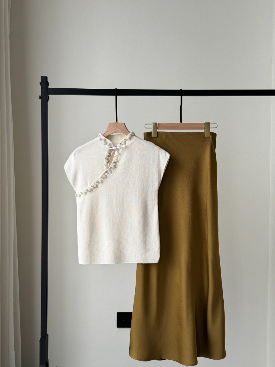 Audrey Textured Satin Bias Cutting Skirt-The Black Bow-