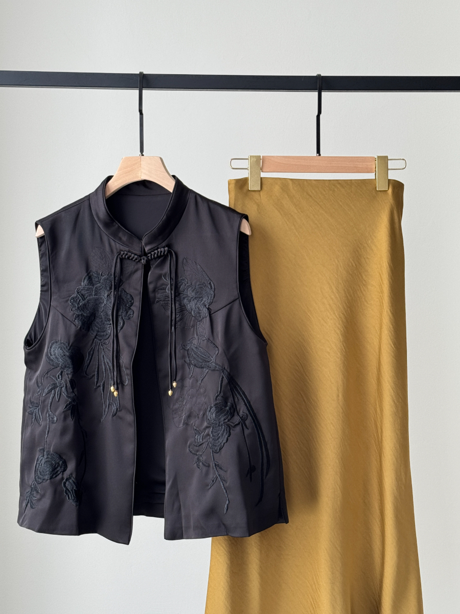 Audrey Textured Satin Bias Cutting Skirt-The Black Bow-