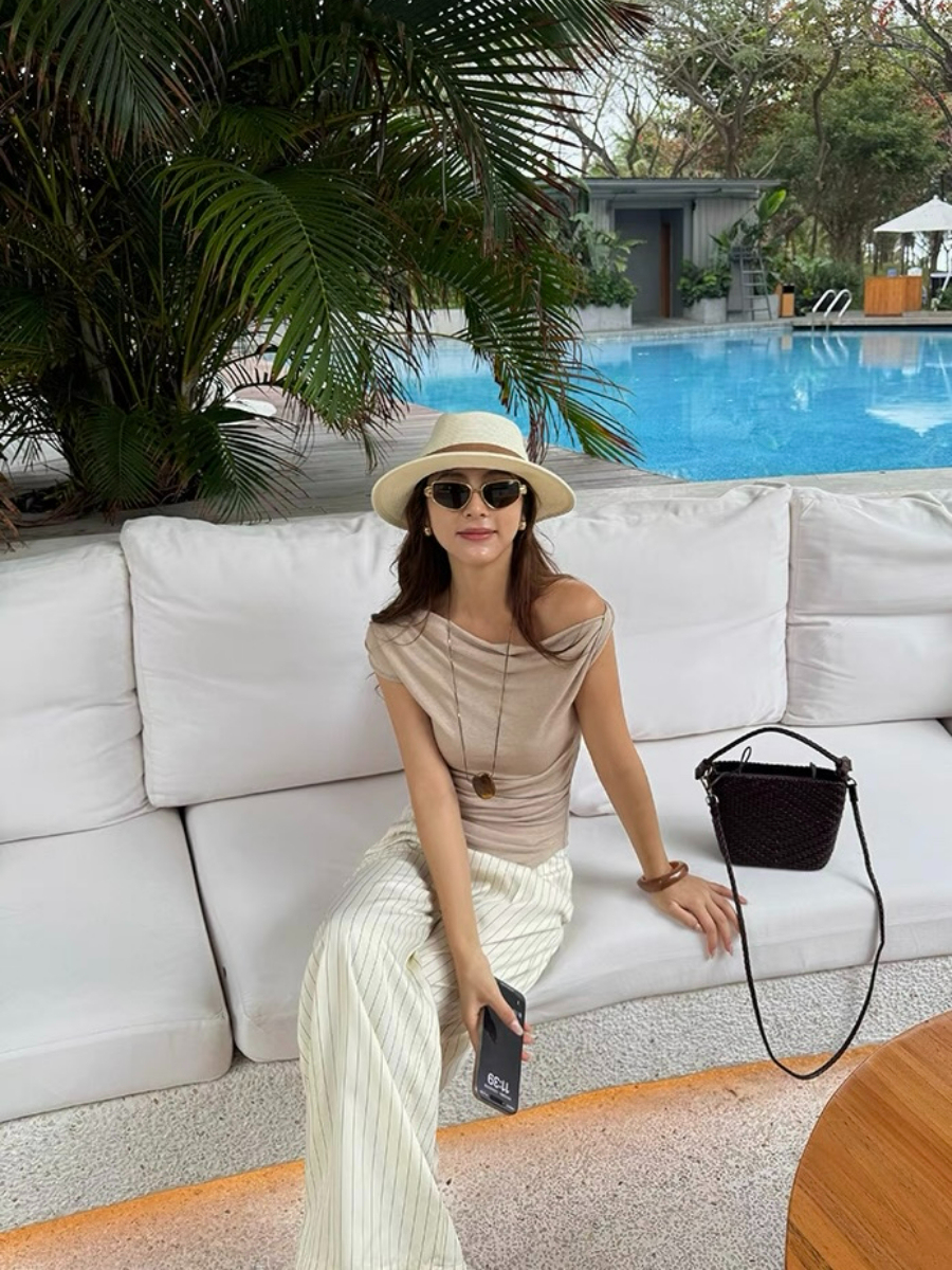 Kely One Shoulder Knit Top