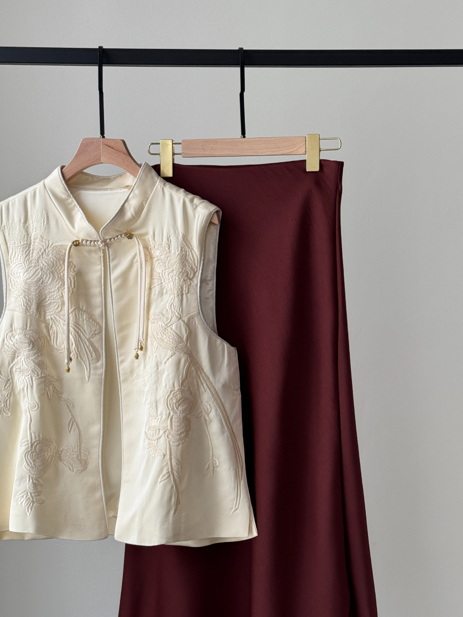 Audrey Textured Satin Bias Cutting Skirt-The Black Bow-