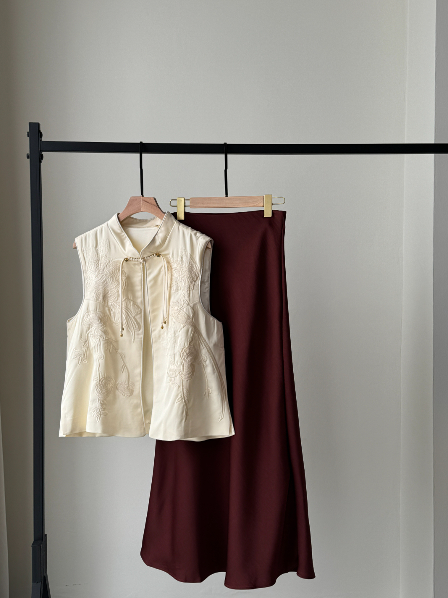 Audrey Textured Satin Bias Cutting Skirt-The Black Bow-