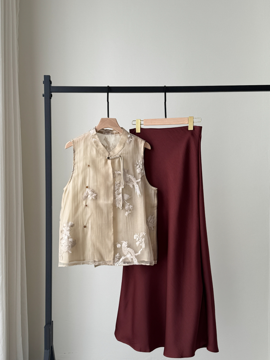 Audrey Textured Satin Bias Cutting Skirt-The Black Bow-