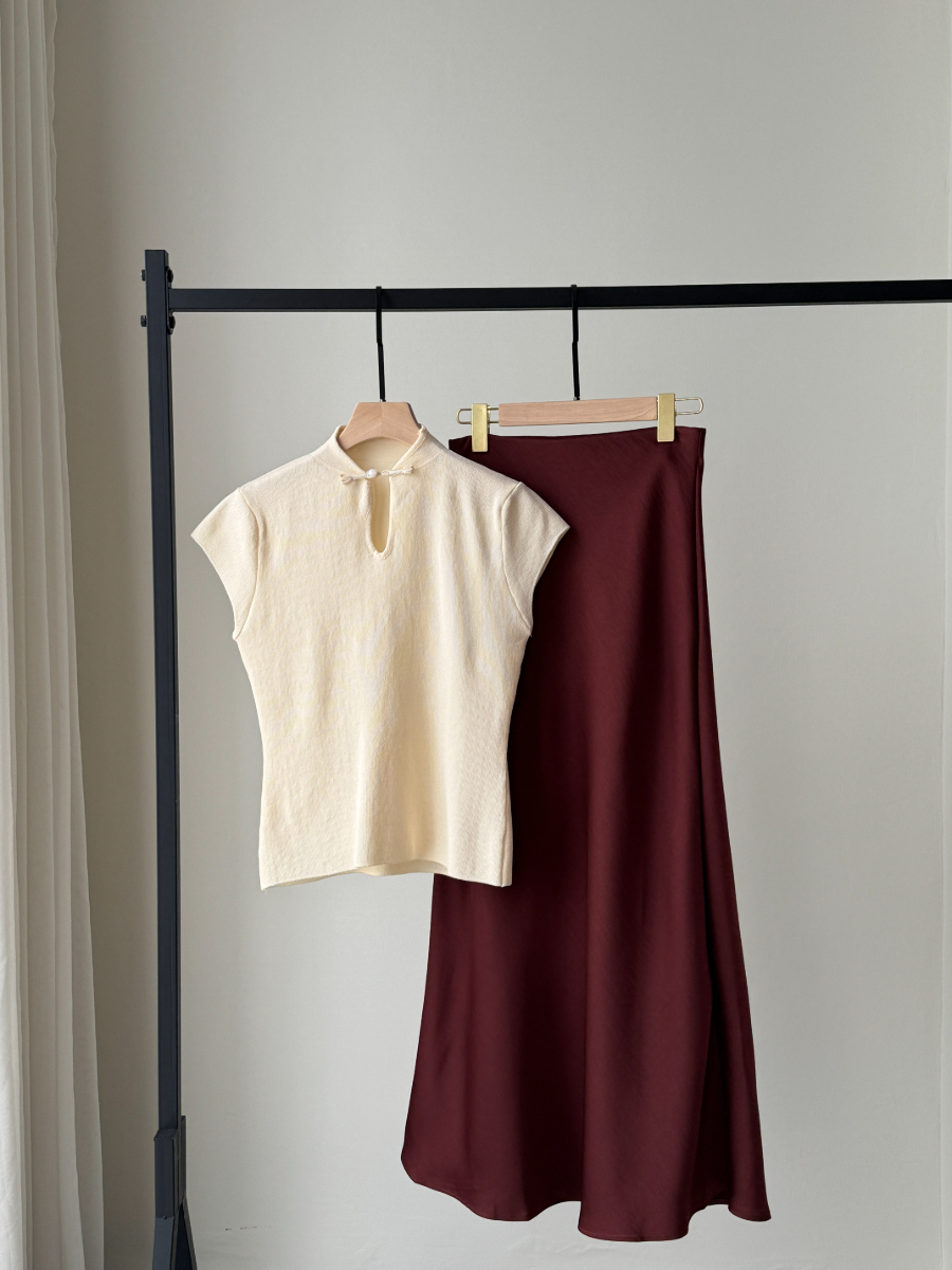 Audrey Textured Satin Bias Cutting Skirt-The Black Bow-