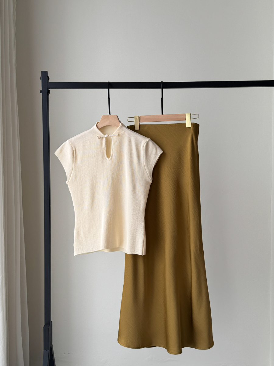 Audrey Textured Satin Bias Cutting Skirt-The Black Bow-