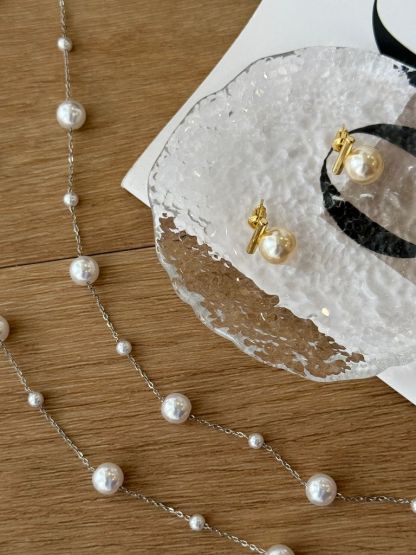 Bora Staion Pearl Necklace