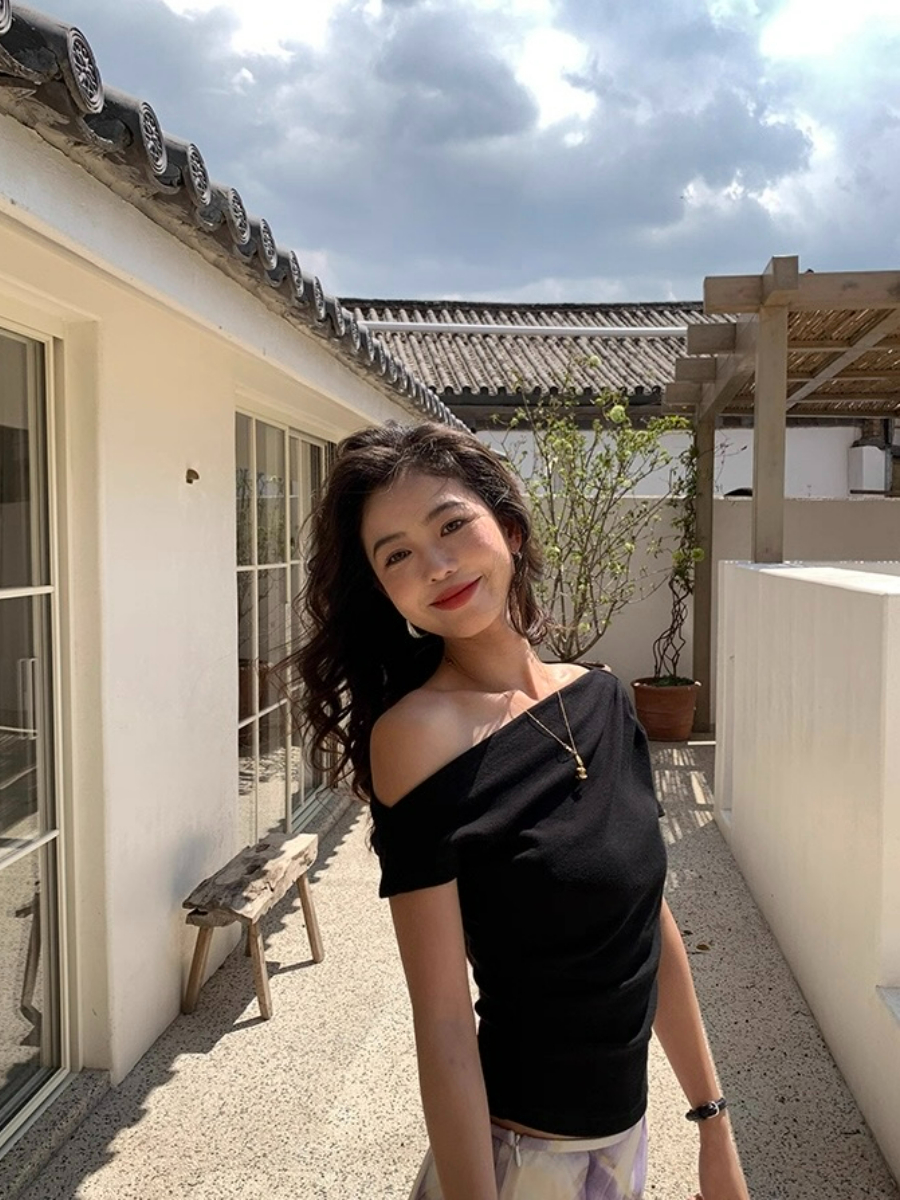 Leen One Shoulder Knit Top