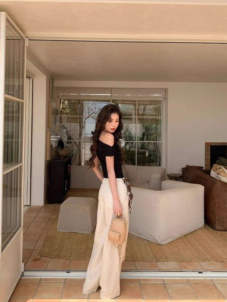 Leen One Shoulder Knit Top