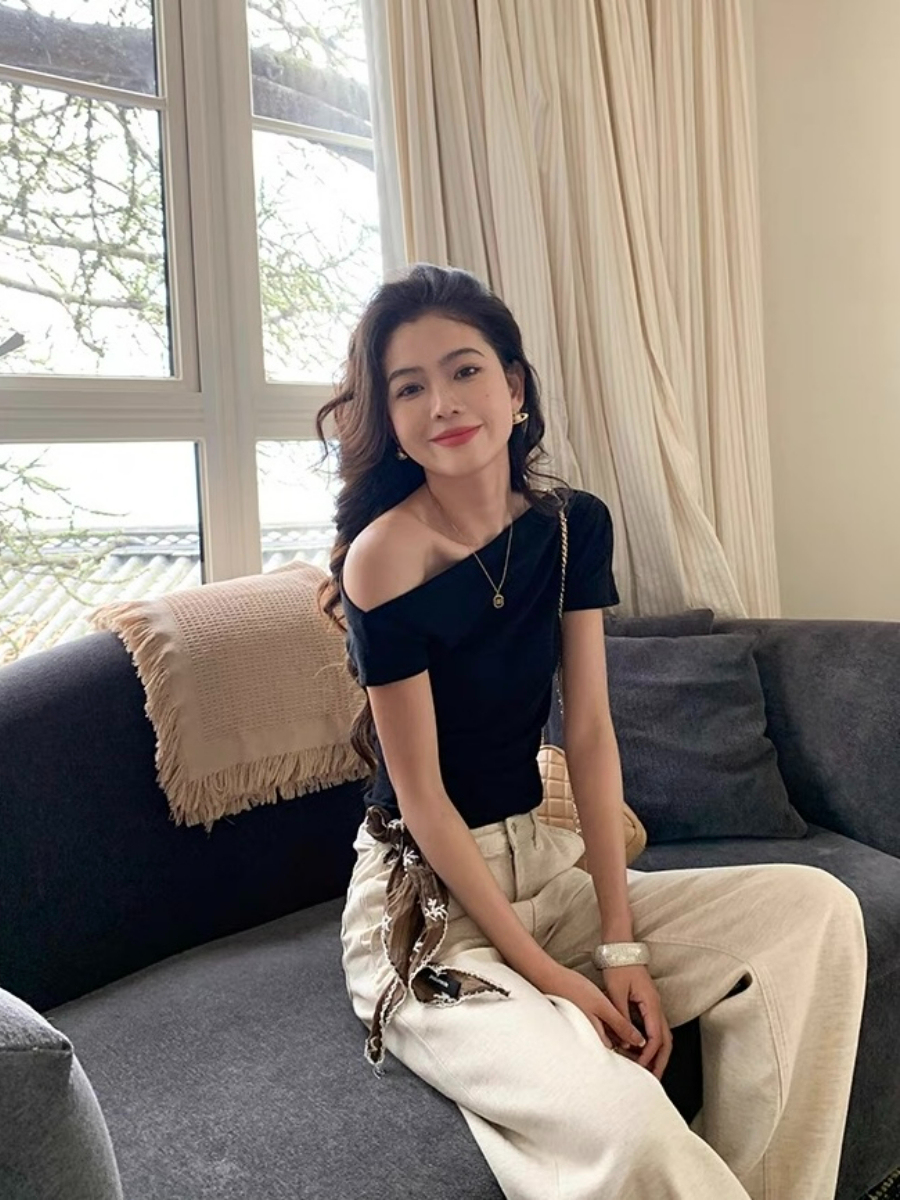 Leen One Shoulder Knit Top