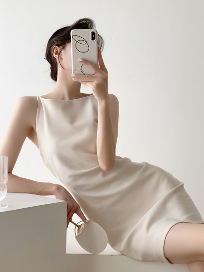 Geany Bateau Neck Mini Dress-The Black Bow-