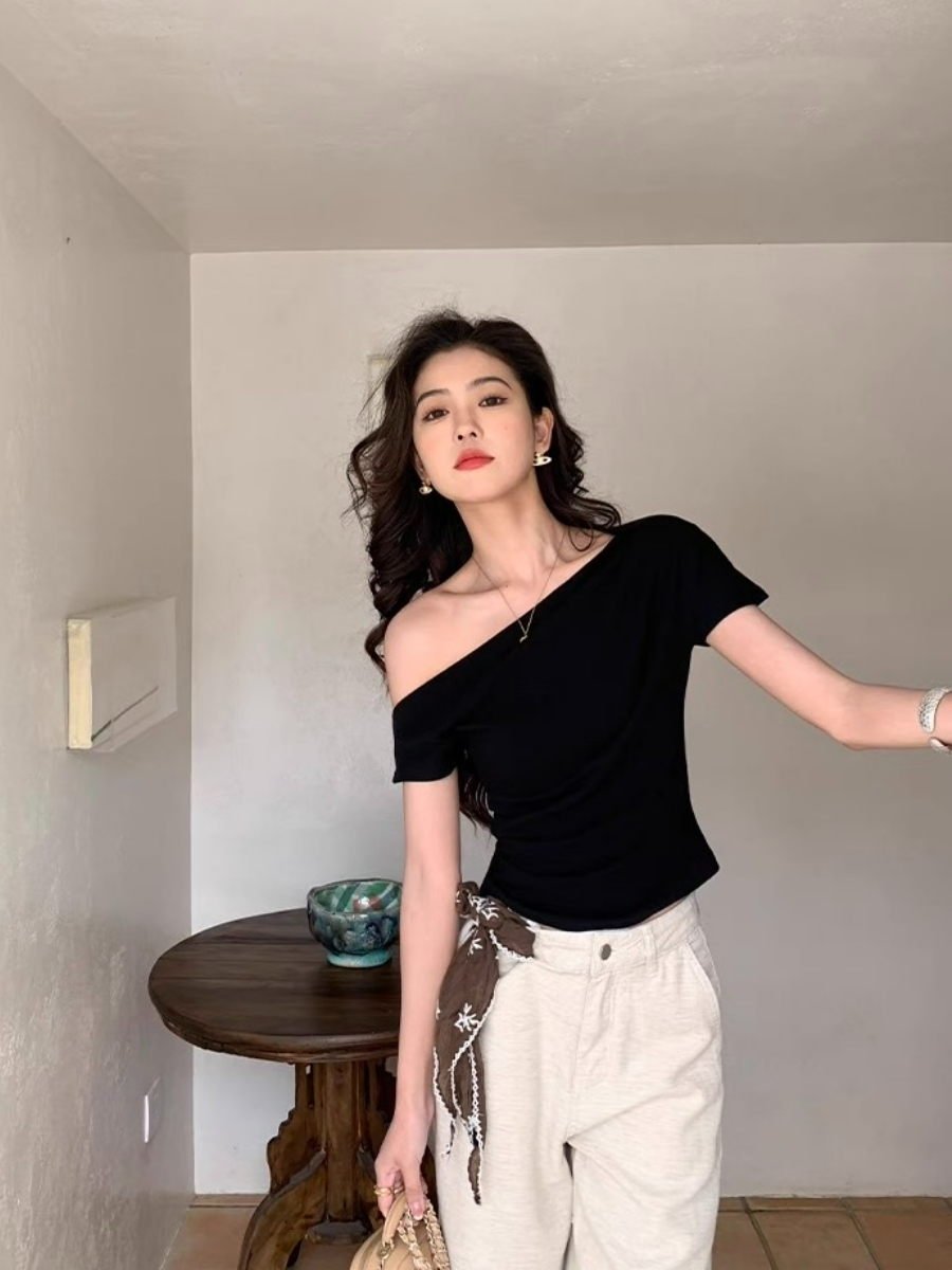 Leen One Shoulder Knit Top