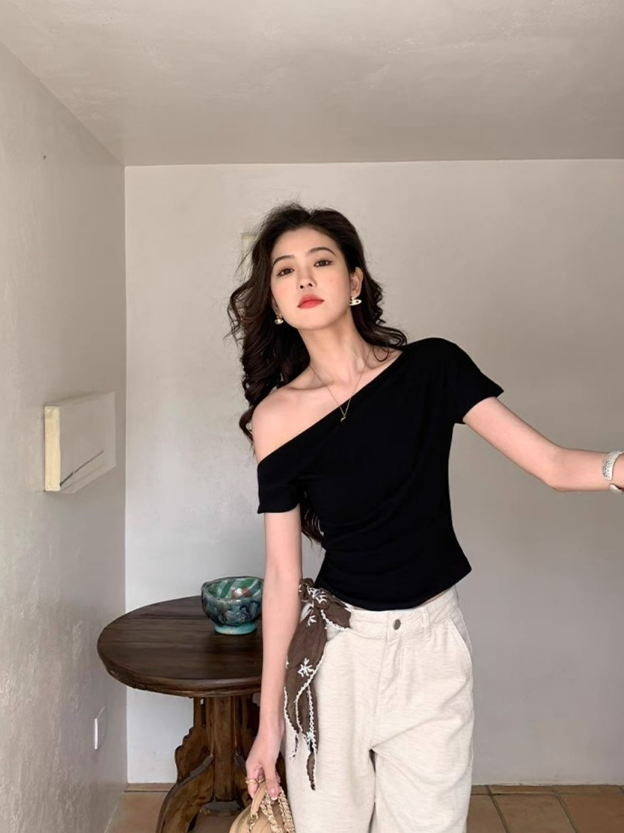 Leen One Shoulder Knit Top