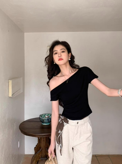 Leen One Shoulder Knit Top