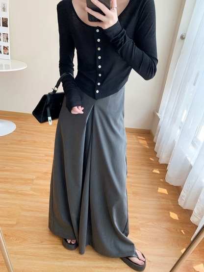 Yanelis Culottes -The Black Bow-