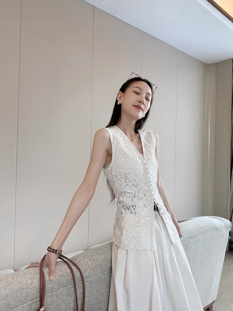 Kanny Graceful Crochet Waistcoat