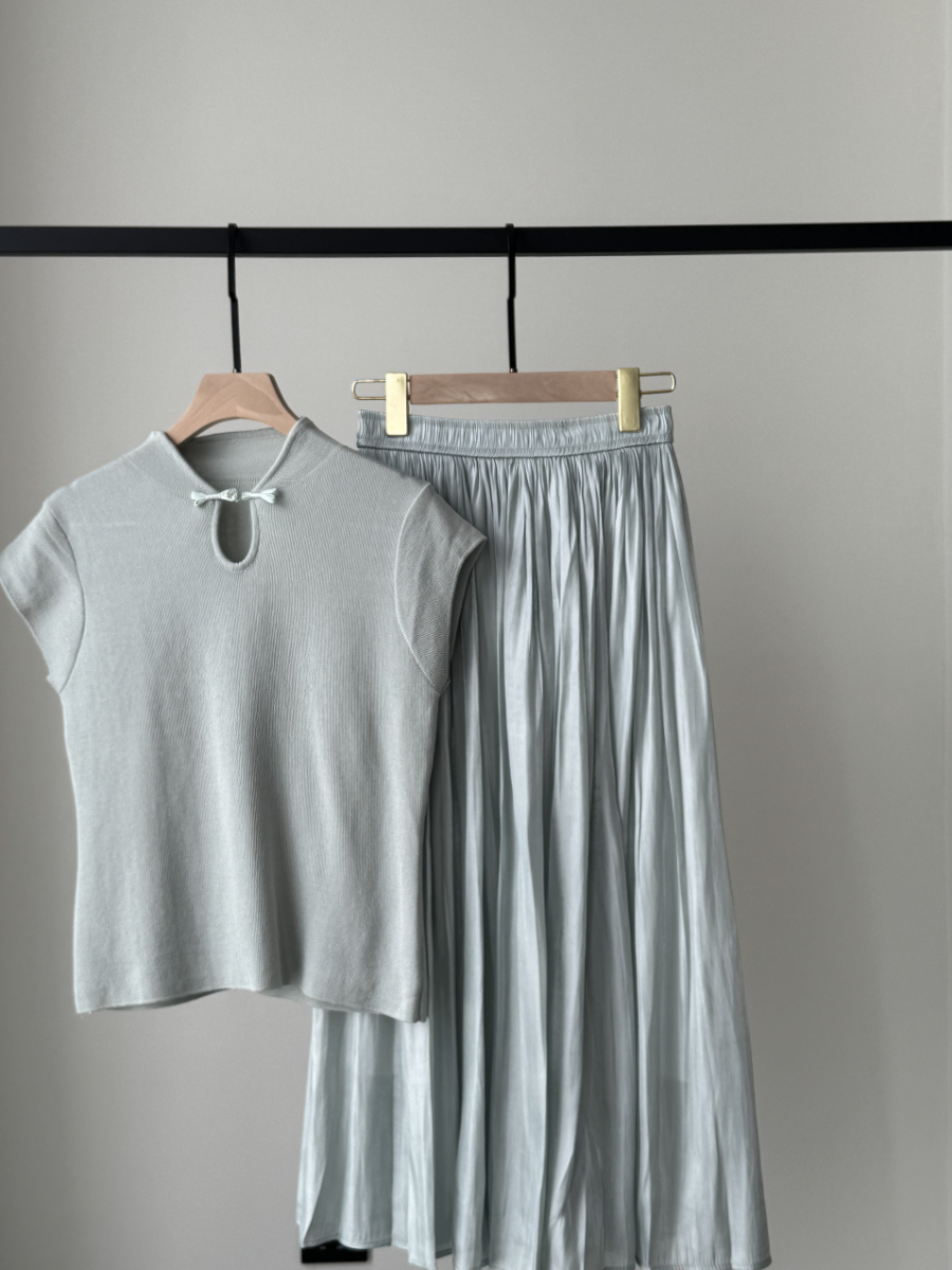 Xenna Pleated A-Line Skirt-The Black Bow-