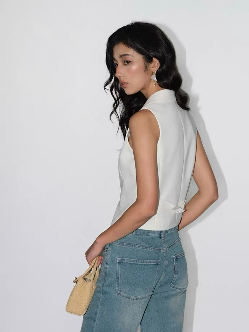 Roisyn Collared Sleeveless Vest
