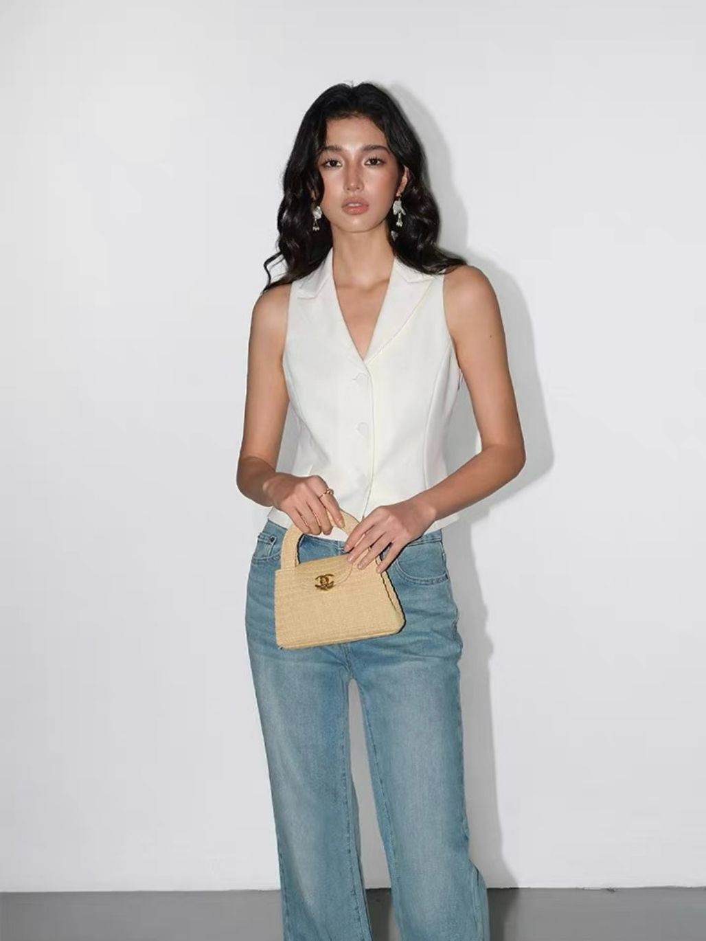 Roisyn Collared Sleeveless Vest