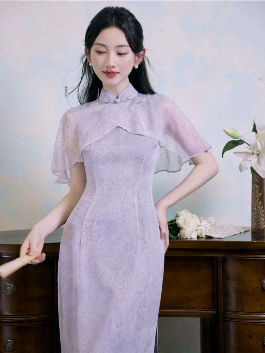 Ju Zhi Side Slit Cheongsam with Flounce Cape Sleeve-The Black Bow-