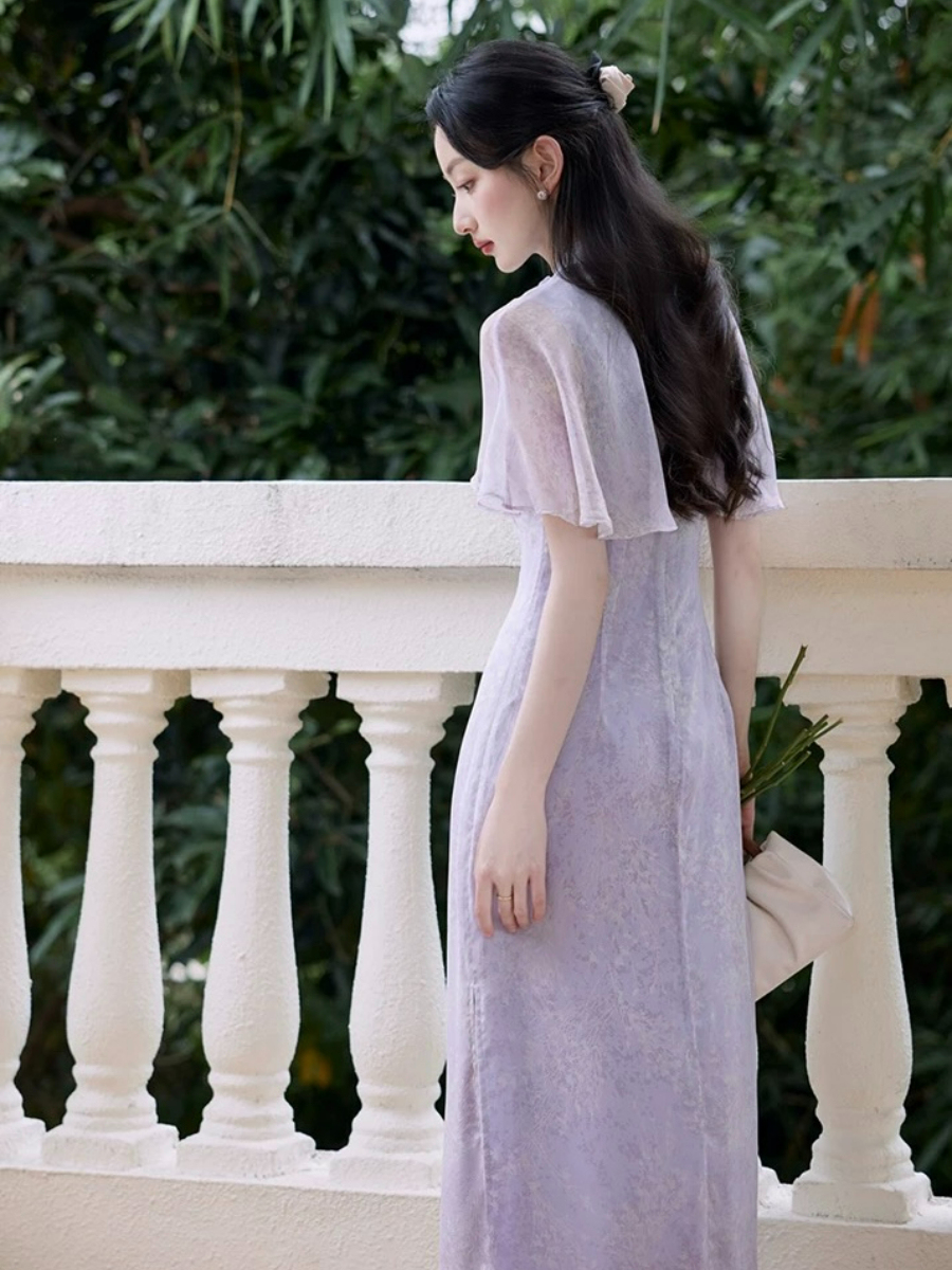 Ju Zhi Side Slit Cheongsam with Flounce Cape Sleeve-The Black Bow-