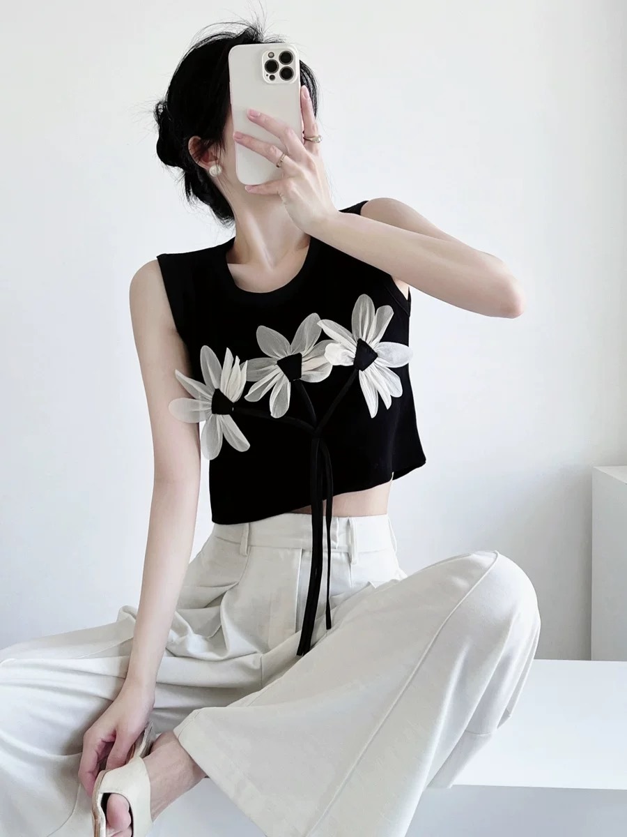 Grace 3D Flower Sleeveless Top-The Black Bow-
