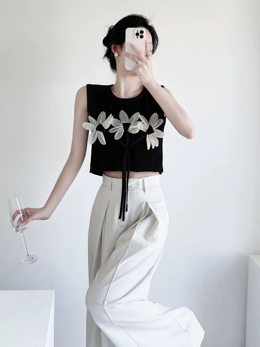 Grace 3D Flower Sleeveless Top-The Black Bow-