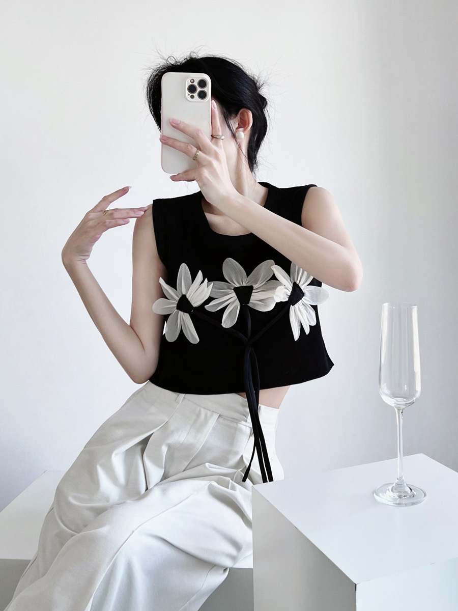 Grace 3D Flower Sleeveless Top-The Black Bow-