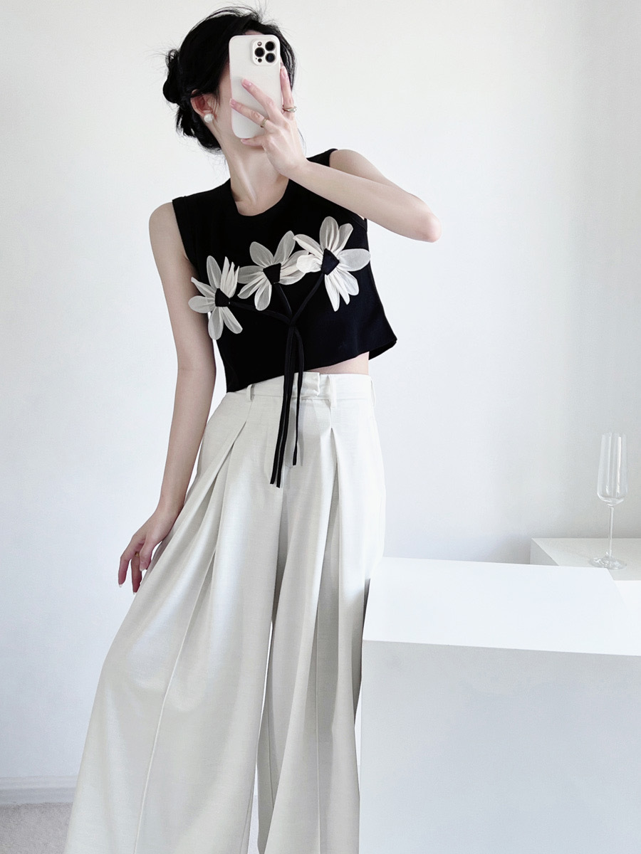 Grace 3D Flower Sleeveless Top-The Black Bow-