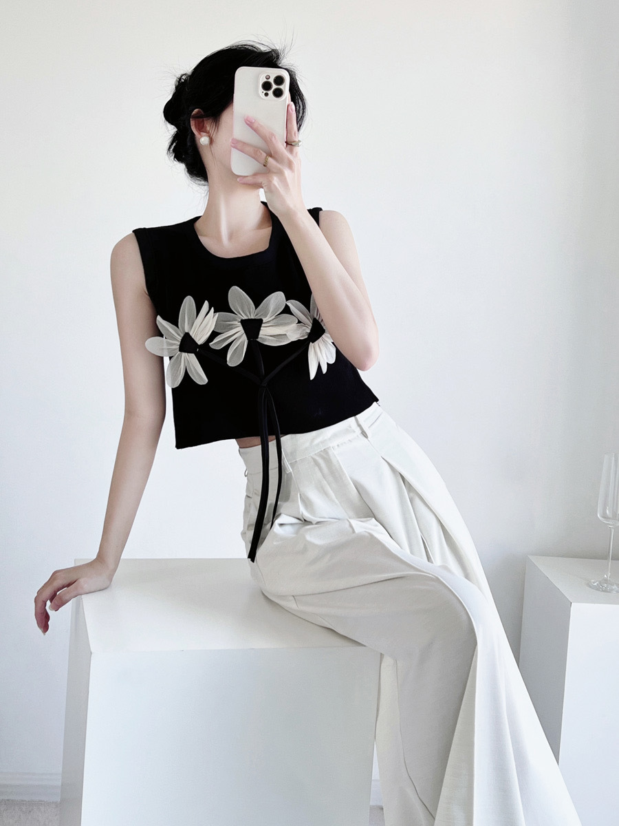 Grace 3D Flower Sleeveless Top-The Black Bow-