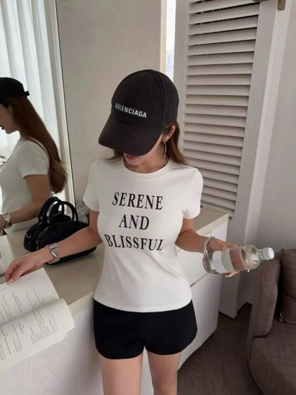Reen Fitted Shoulder Alphabet Tee