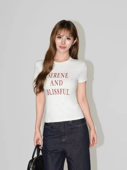 Reen Fitted Shoulder Alphabet Tee