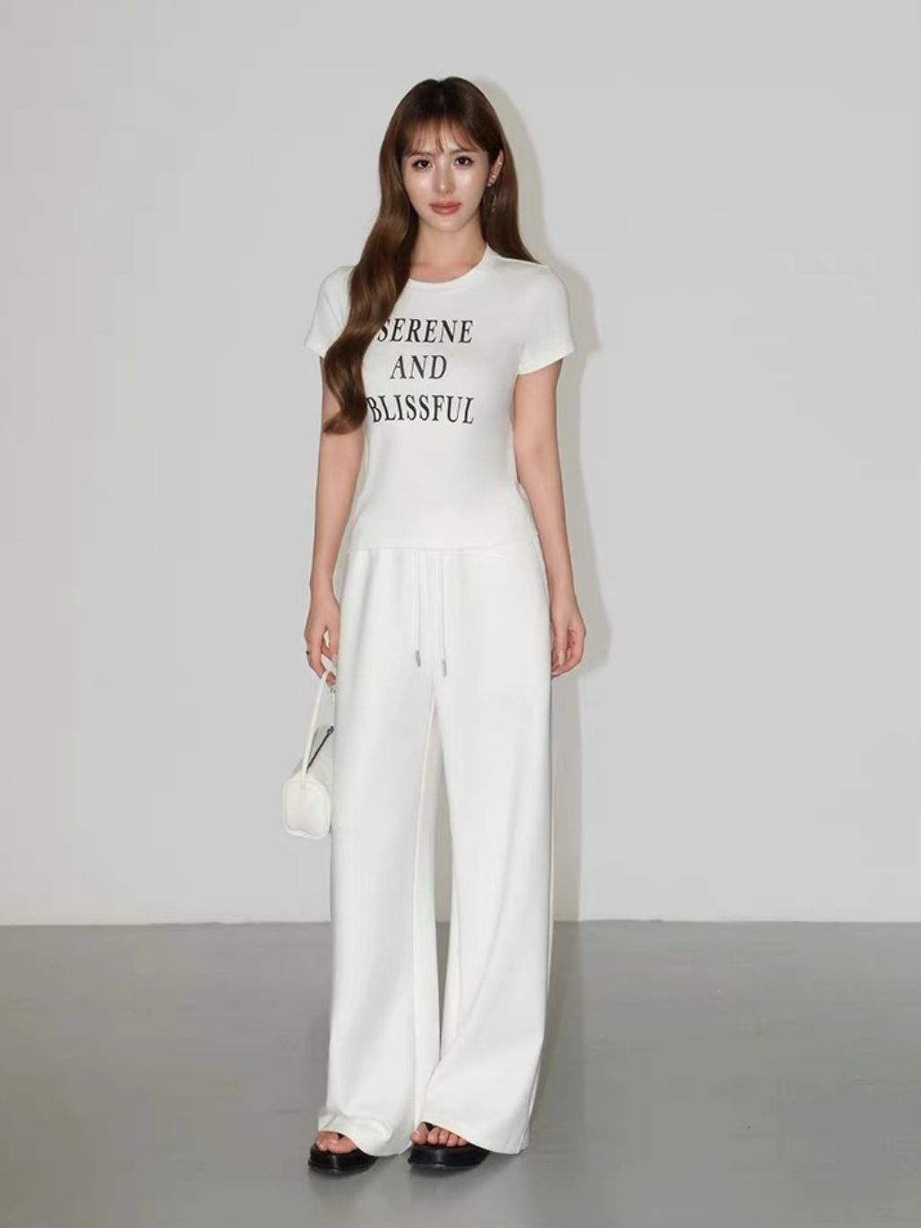 Reen Fitted Shoulder Alphabet Tee