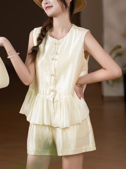 Ling Ci Sleeveless Top & Shorts Set