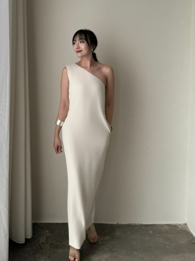 Annie One Shoulder Back Slit Dress-The Black Bow