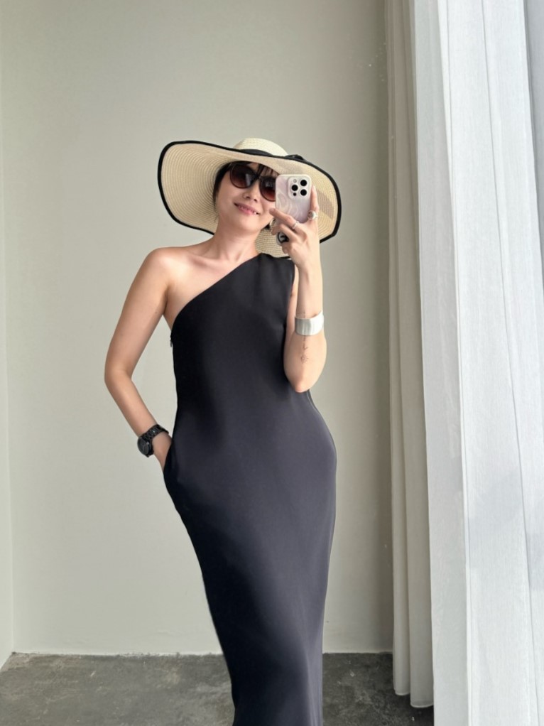 Annie One Shoulder Back Slit Dress-The Black Bow